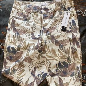 Sz 10/28🇨🇦⭐️NWT Tribal Audrey Cream Brown  Leaf Print Crop Jeans.